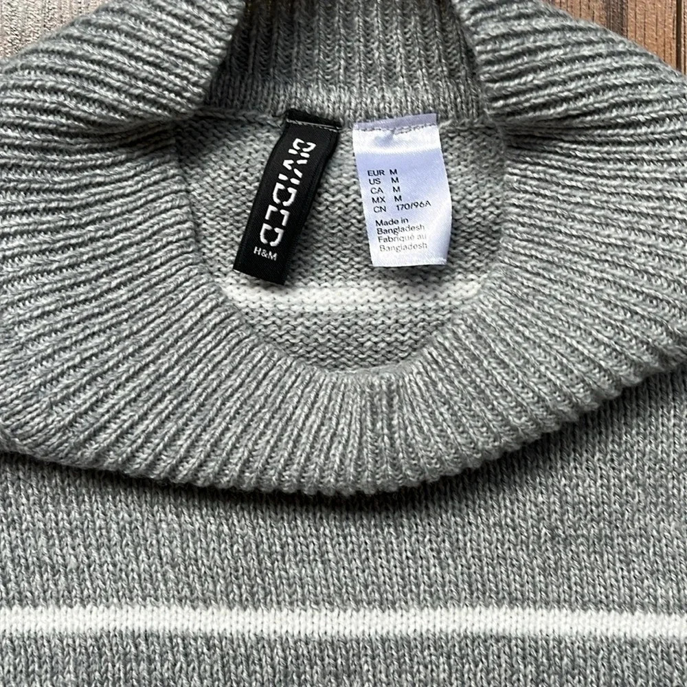H&M Divided cropped sweater size M - Picture 4 of 10